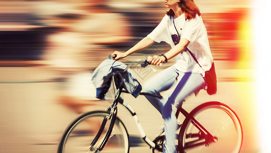 城市路路上骑自行车者抽象图像自行车街道速度道路生活方式背景运动踏板城市运输图片