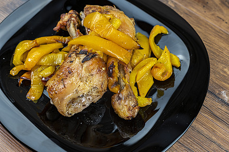 鸡腿和黄胡椒盘子午餐胡椒营养晚餐美食餐厅脆皮胸部沙拉图片