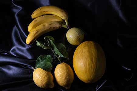 黑色背景的黄黄色水果团体菠萝果汁异国食物奇异果蔬菜浆果西瓜香蕉图片