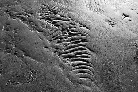 湿沙背景纹理中的涟漪棕色海岸线波纹岩石沙丘海浪海滩旅行白色海岸图片