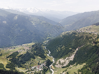 夏季高加索山丘峡谷阳光荒野顶峰石头旅行山脉草地绿色冰川图片