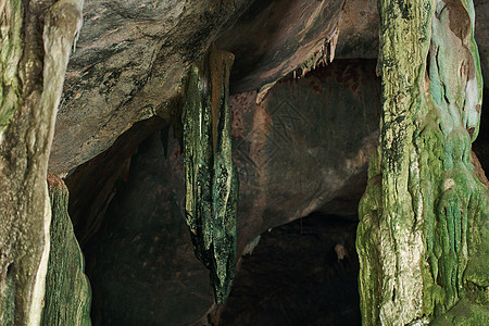 古老的石洞 天然石墙纹理石窟岩石矿物洞穴学钟乳石石灰石地质学荒野勘探地标图片
