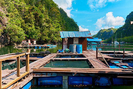 马来西亚Langkawi岛的浮渔场 位于马来西亚兰卡维岛旅行村庄假期码头旅游天空房子石头悬崖热带图片