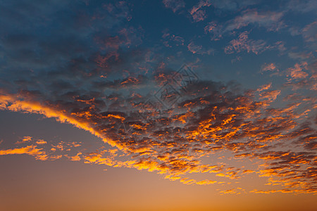 暮光美丽的天空晴天黄色夕阳橙子阳光天气金子紫色风景云景图片