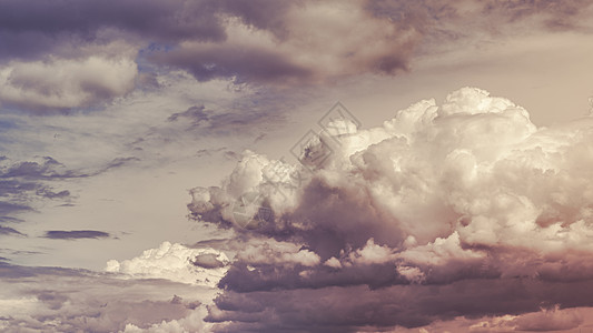sk 上的戏剧性云气氛风暴天空太阳天堂阳光蓝色空气多云天气图片