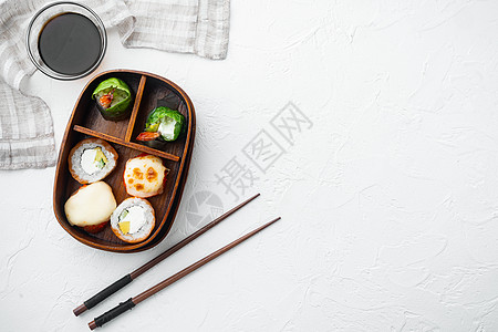 日本餐饮盒本托 配有寿司卷卷鱼 白石岩背景 顶层观景平面 复制空间和文字空间图片