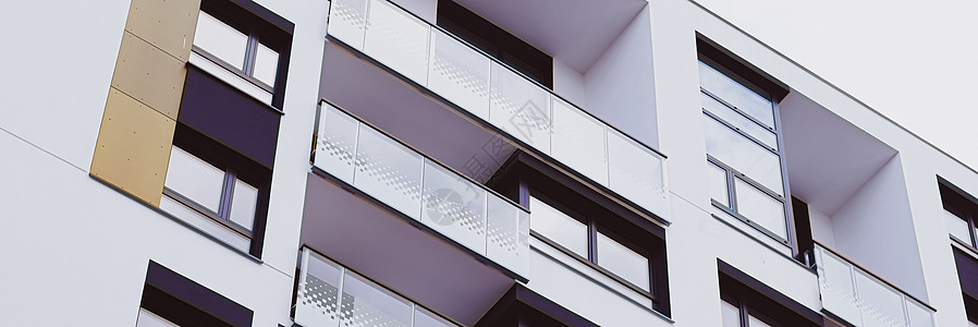 当代欧洲公寓楼 住宅建筑和现代房地产蓝色城市房子窗户建筑学奢华白色宏观商业玻璃图片