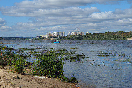 大河上的全景 河流上的生产 沙丘开采种植工程城市加载生态海岸天空工作运输矿业图片