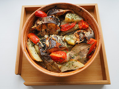 蔬菜的鱼盘盘子午餐食品炙烤烤箱美味摄影土豆烤鱼美食图片