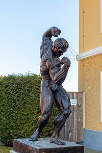 托勒 奥地利 - 2021年3月6日 阿诺德・施瓦辛格的雕像 在博物馆前图片