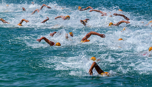 游泳运动员追求团体海洋失败者钢铁侠时间闲暇手臂竞技泳装图片