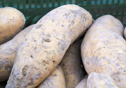 甜土豆在市场摊卖农业收成块茎饮食烹饪食物蔬菜杂货店番薯小吃图片