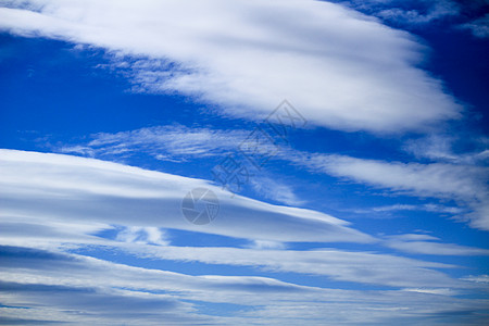美丽的天空 有小木机云对流鲭鱼蓝天农村蓝色调子时间自由编队季节图片