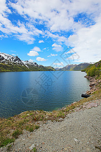 挪威的Fjord和山丘晴天海洋蓝色假期天空岩石峡湾全景海岸风景图片