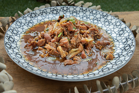 烤鸡和牡蛎酱放在瓷盘里食谱美味营养烹饪菜单洋葱饮食草本植物早餐牡蛎图片