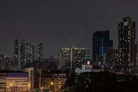 曼谷市中心夜景中 在商业区 美丽的黄昏给城市带来了现代风格  是的旅游建筑天空摩天大楼建筑学蓝色场景景观日落市中心图片