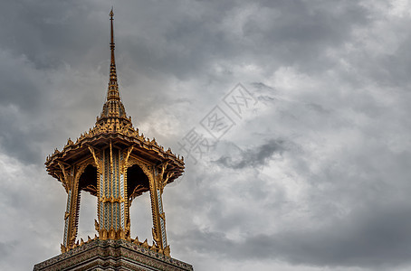 泰国最神圣的佛教寺庙玉佛寺的亭子顶部 它也是泰国象征性的强大宗教假期城市游客吸引力雕塑观光信仰地标建筑寺院图片