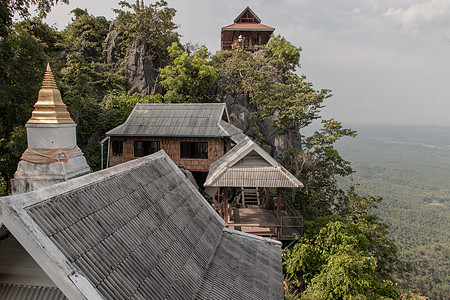 在庙悬崖高山顶的塔果达宗教雕塑建筑旅游佛塔艺术佛教徒建筑学装饰天堂图片