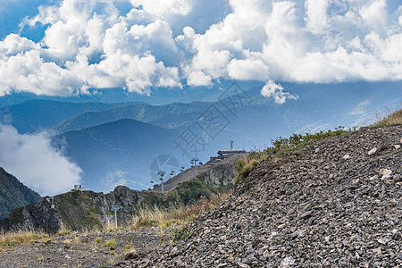 在克拉斯那亚波拉纳 山地风景与岩石坡和有线汽车旅行血统电缆建筑学运动建筑酒店玫瑰花森林植物图片