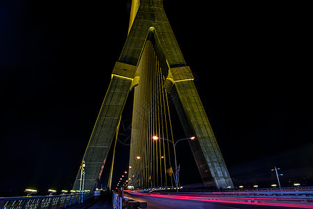 拉玛八号桥的夜空在路边 曼谷黄昏时有车道地标旅行城市运输日落建筑蓝色电缆踪迹工程图片