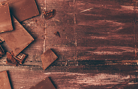 不含糖和麸质的黑巧克力适合糖尿病患者和过敏者 左边有碎屑的巧克力块 健康饮食的概念 复制空间饮食棕色食物甜点美食过敏粉末桌子乡村图片