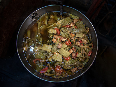 苦瓜和咸菜芥末加猪肉排汤 中国风格食物蔬菜盘子厨师午餐发酵餐厅葫芦烹饪早餐图片