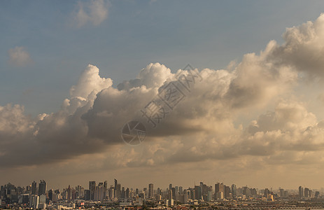 曼谷早晨的天空景观与曼谷商业区的摩天大楼 城市景观城市中心商业区概念商业地平线场景太阳建筑蓝色戏剧性旅行天气天际图片