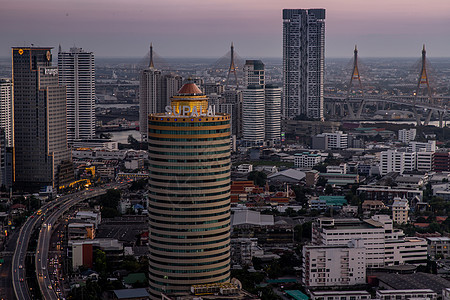 曼谷的天空景象与摩天大楼在曼谷商业区 晚上美丽的黄昏给城市带来了现代风格 笑声市中心场景日落街道鸟瞰图商业阳光旅行天际蓝色图片