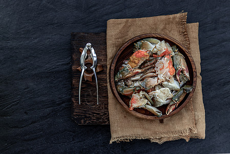 鱼酱发酵的马蟹和海螃蟹蛋 在木碗里被熏成鱼酱美食饮食蟹卵午餐国家情调食物营养异国螃蟹图片
