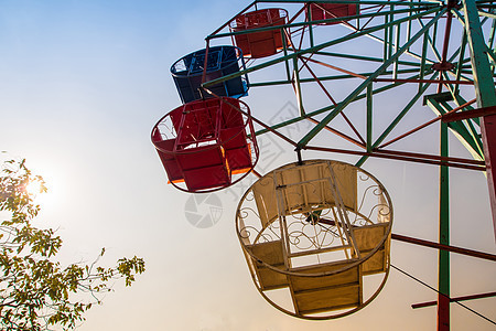 钢篮和轮轮式板绿色游乐场圆圈车轮摩天轮橙子圆形桁架红色旋转图片