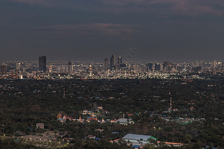 曼谷的天空景象与摩天大楼在曼谷商业区 晚上美丽的黄昏给城市带来了现代风格 笑声景观建筑物天线街道办公室日落市中心地标阳光鸟瞰图图片