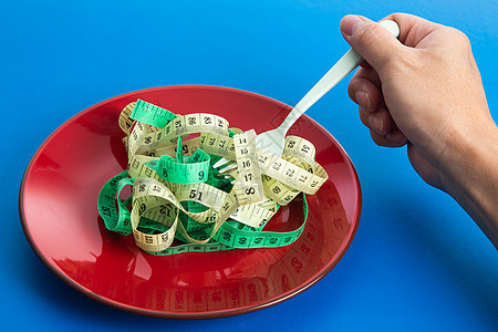 减肥的饮食概念 空板 有叉子和测量胶带重量磁带卫生保健损失药品食物节食刀具肥胖图片