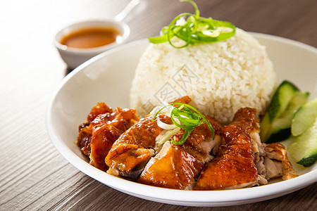 卖鸡的摊位上烤鸡饭美食鸡饭食物食品鸡片小贩盘子中心午餐鸡腿图片