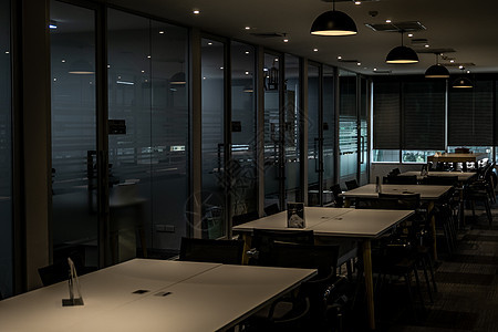现代时尚的办公室内环境 有一个带灰色椅子和玻璃隔板的大木桌的会议区内饰地面建筑桌子家具窗户机构分区公司商业图片