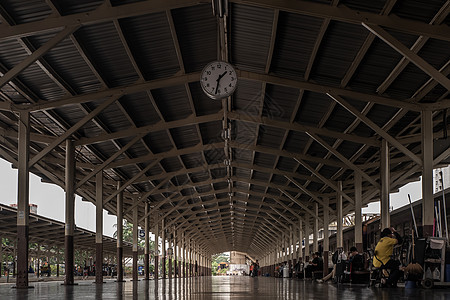 曼谷火车站周围环境 曼谷火车站或华南蓬站是泰国曼谷的主要火车站运输地标铁路旅游车站中心景观火车建筑学商业图片
