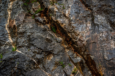 山上美丽的花岗岩图案 自然腐蚀的山体 是山的地表石环境纹理岩石海岸编队石头老化图片
