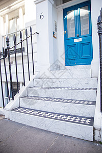 在英国白宫的楼梯上 长着大理石的脚步图片