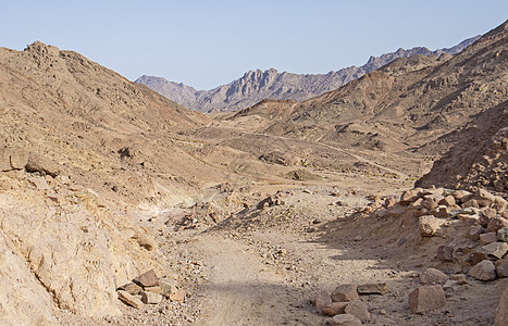 炎热气候下的巴伦沙漠景观沙漠山脉蓝色远景地平线天空峡谷岩石顶峰旅行图片