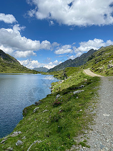 奥地利施蒂里安陶恩岛吉格拉谢湖岸边的足迹高山旅行小路岩石踪迹远足旅游肺炎牧场天空图片