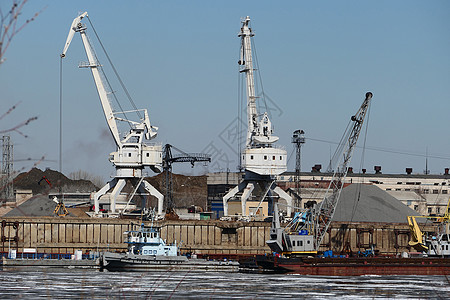 河港 港口的特种设备和水运 起重港 砂矿开采图片