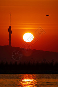 日出和卡姆利卡塔在伊斯坦布尔的周光全景天空旅游蓝色天际大洲爬坡风景火鸡摩天大楼图片
