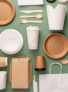 绿色背景下的环保一次性餐具勺子厨具刀具盘子竹子材料回收商品用具工艺图片