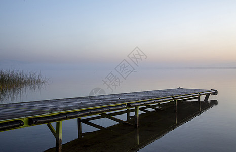 日出北湖码头环境天空场景摄影图片