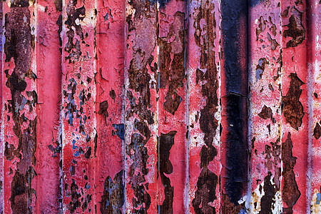 生锈金属斗上旧红漆的质感图片
