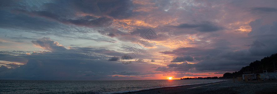 黑海日落戏剧性海景天空紫色海滩海岸闲暇太阳金子全景图片