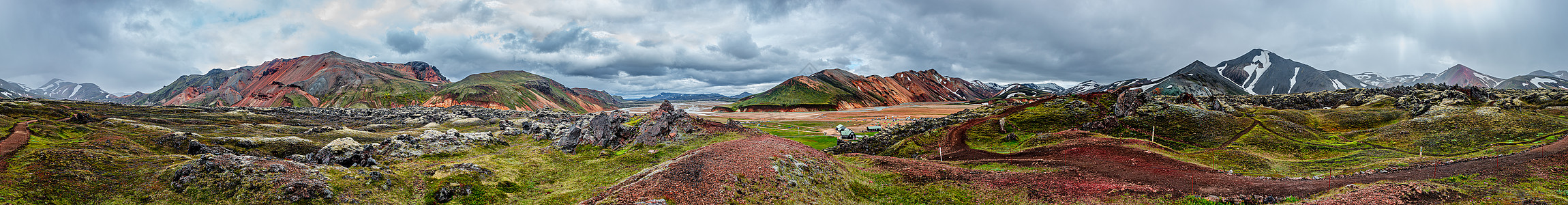 冰岛夏季广角地极天空的多彩火山群山 露营地点和小路冒险踪迹旅行全景戏剧性登山背包旅行者帐篷苔藓图片