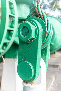 近视旧钢铁镣铐工业枷锁绿色白色坚果电缆垫圈金属工程背景图片