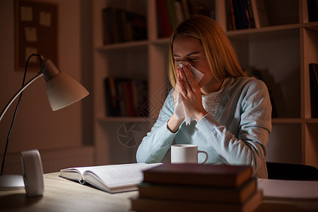家庭教育疾病组织家庭作业咖啡金发过敏流感鼻涕智慧房间背景图片
