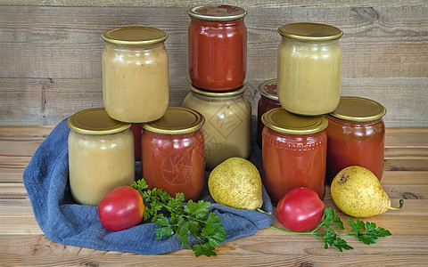 家用罐头 梨粉和番茄汁健康密封果汁农业摄影罐装玻璃团体宏观维生素图片