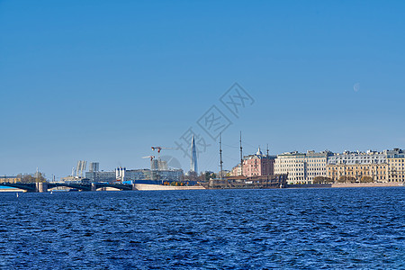 俄罗斯 圣彼得堡 新河宫桥的风景金属蓝色建筑中心天空建筑学城市历史地标纪念碑图片